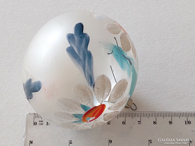 Régi üveg karácsonyfadísz festett virágos átlátszó gömb üvegdísz