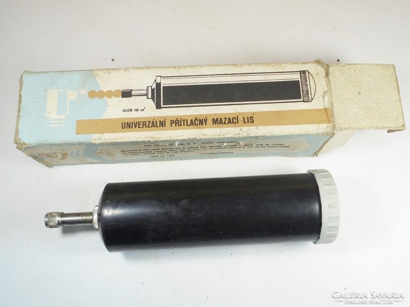 Old retro Czechoslovak grease gun, new in its own box, unused approx. 1970s