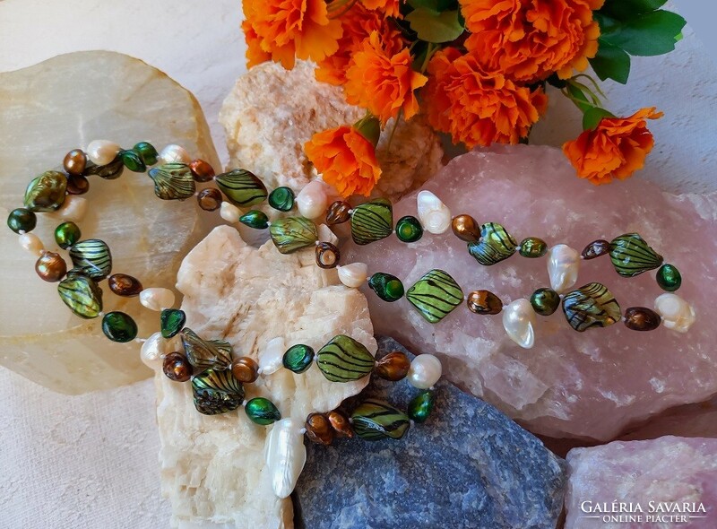 A special room. Long large-eyed freshwater shell true pearl necklace with shell eyes