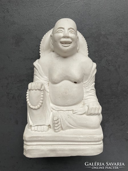 Nevető Buddha ülő gipsz szobor