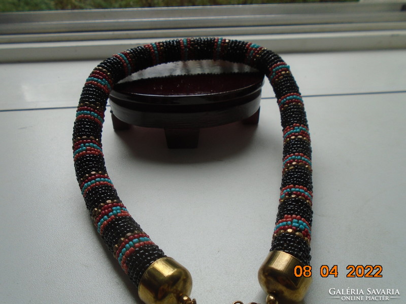 Zulu Dél Afrikai törzsi kötél nyaklánc színes apró gyöngyökből  aranyozott záróval