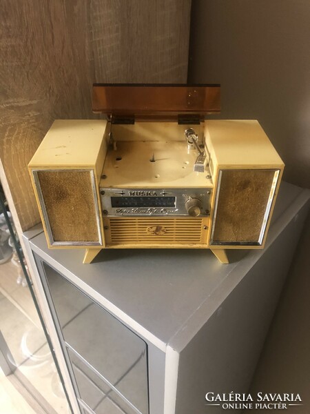 Retro wind-up music box, jewelry holder. From the 1960s-70s.