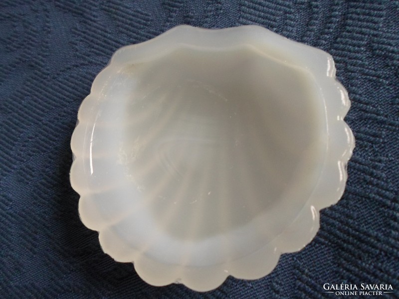 Shell shaped opal glass ring holder