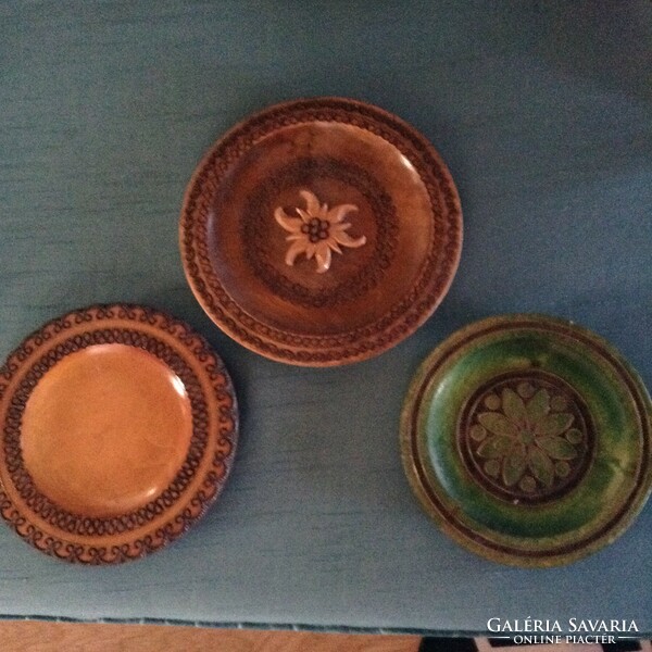 Wooden decorative plates