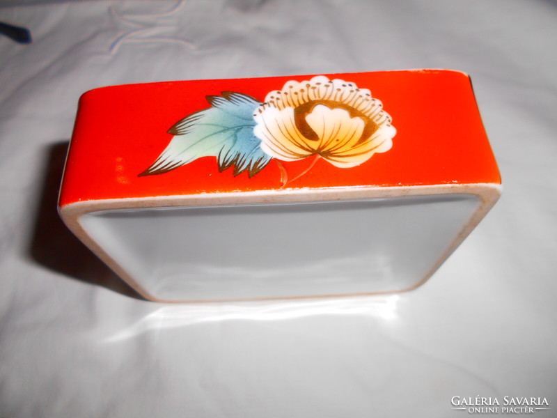 Bowl of cigarette holder with hand-painted cigarette and hand-painted with Herend mass
