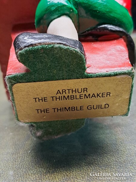 The Thimble guild Arthur the Thimblemaker angol jelzett vintage gyűszűkészítő figura gyűszű