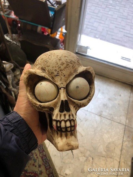 Koponya ábrázolás kerámiából, vidám darab, 18 cm-es