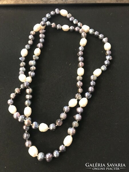 A real cultured string of pearls! New! Bunch of knots! With purple and white pearls! Very showy! 95 Cm