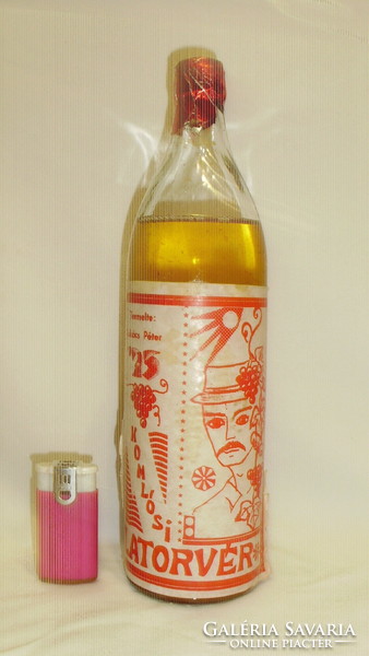 Retro boros üveg 1975-ből - érdekes cimkével " Komlósi Latorvér 75"