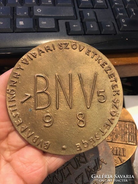 Réz emlékplakett 1985-ből, BNV emlékére, 12 cm-es nagyságú.