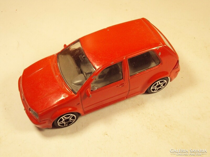 Retro játék autó trafikáru Volksvagen Golf 1998 olasz gyártmány Vurago 1/43 méretarány