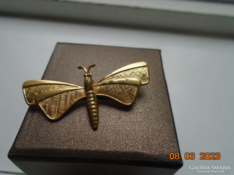 Aranyozott texturált pillangó bross