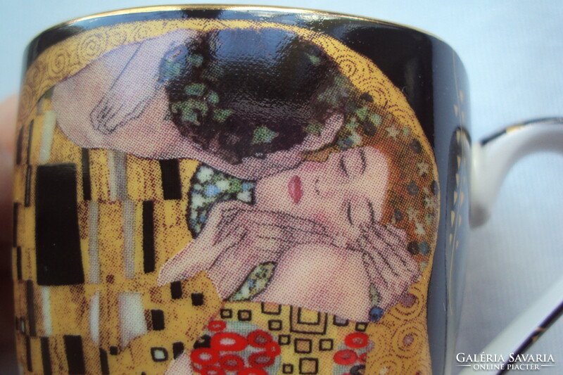 Gustav Klimt"A csók"c.festmény applikációjával díszített finom porcelán mokkás készlet,díszdobozban.