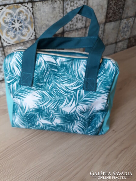 New cosmetic bag, essential oil