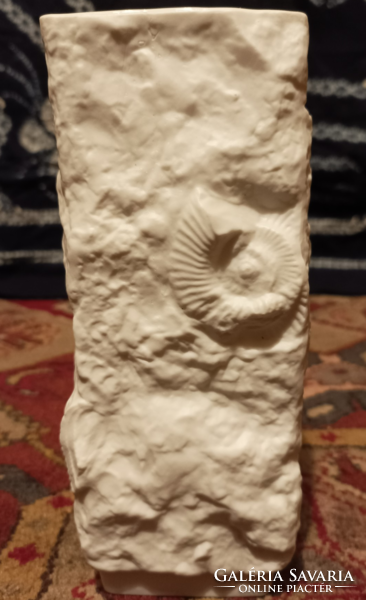Kaiser fossil motif porcelain vase