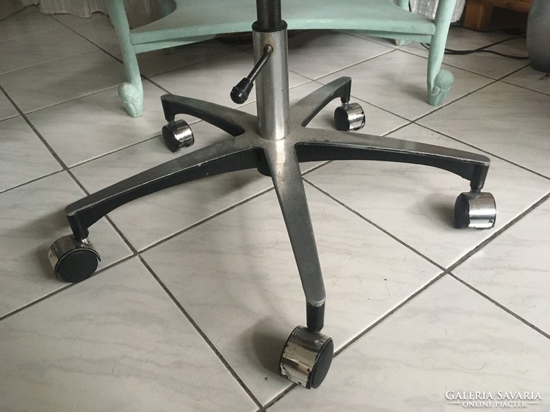 Retro industrial swivel chair