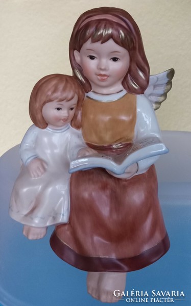 Goebel angyalka kislánnyal (12,5 cm) --- polc szélére ültethető