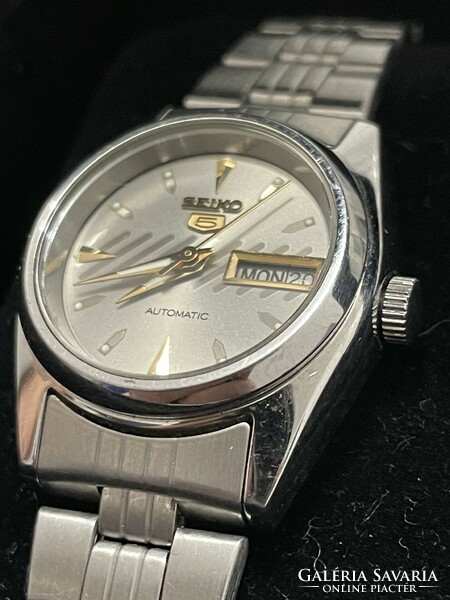 Retro-timeless seiko 4206-0332 automatic women's watch