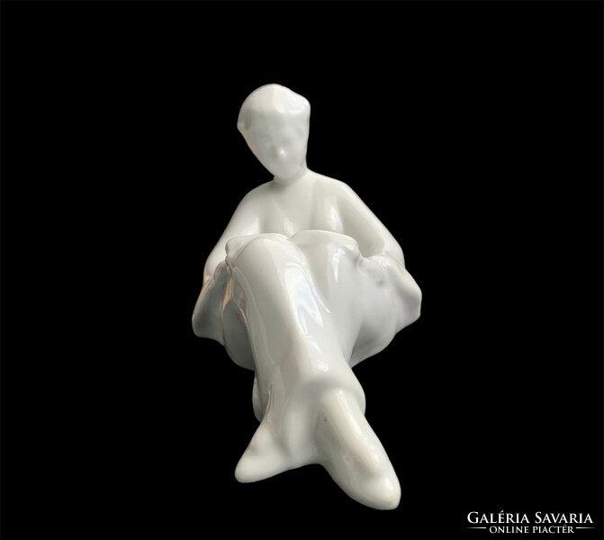 Ritka Aquincumi olvasó lány porcelán figura