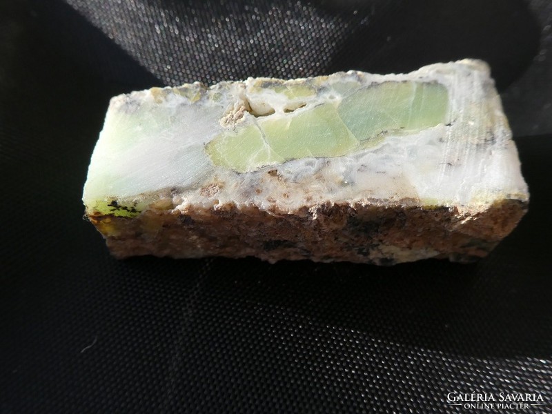 Natural chrysoprase specimen. Collectible mineral from an Australian deposit. 19 grams