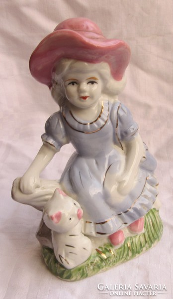 Porcelán figura,kislány cicával, 14,5 cm magas.
