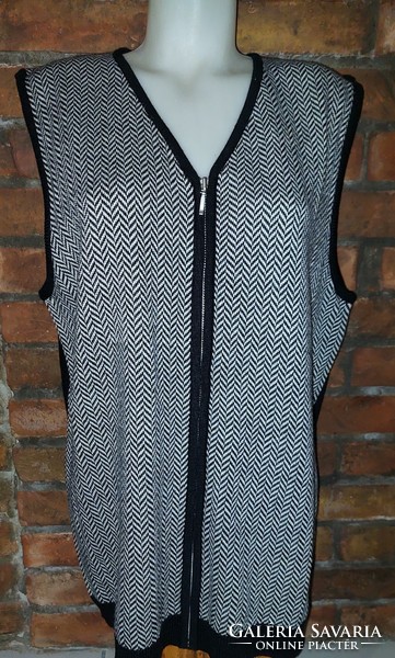 Women's knitted vest with zipper (46)
