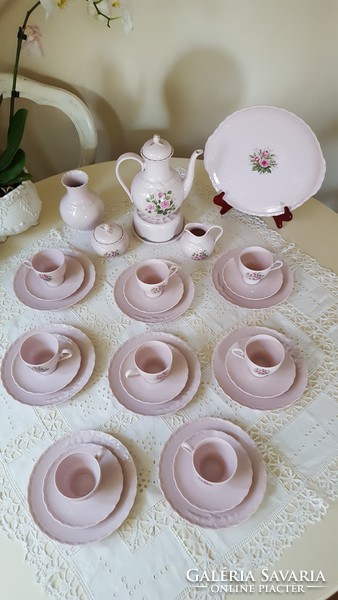 8 személyes Hutschenreuther porcelán,rózsás reggelizőkészlet