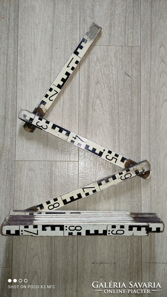 A good large-sized colost folding measuring tool bar 3 meters is also excellent for decorative purposes