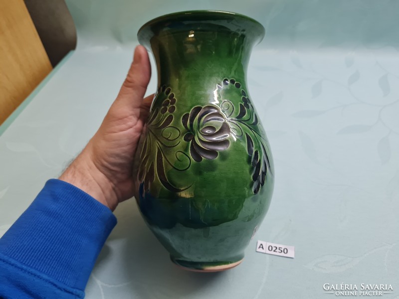 A0250 Zöld mázas virág mintás váza 21 cm
