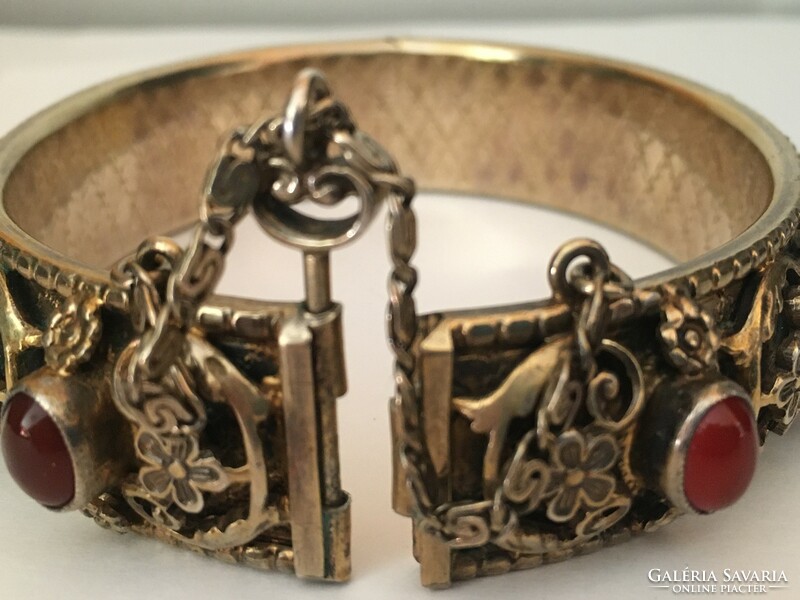 Silver-gilt bracelet decorated with carnelian cabochons