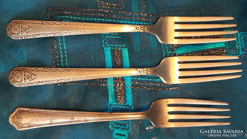 Old silver-plated forks (m3535)