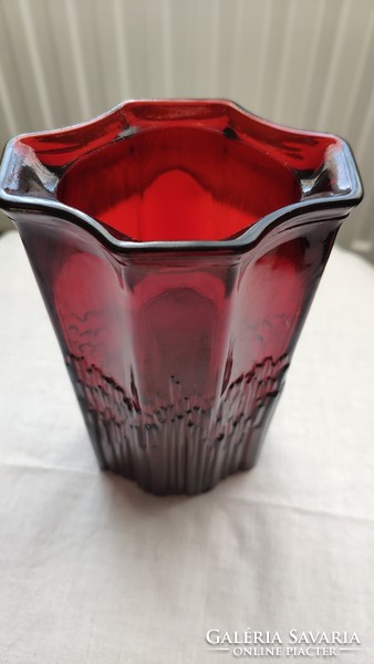 Vintage Avon  rubinvörös váza a 70-es évekből
