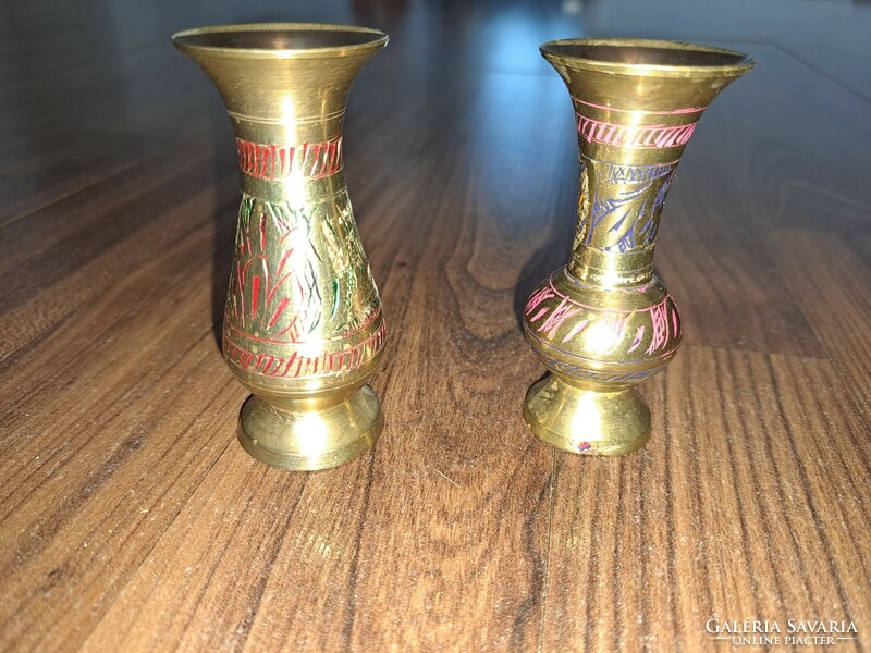 Pair of copper vases 8 cm.