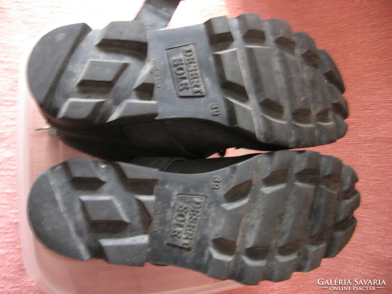 Black suede leather desert sole Italian women's boot 39
