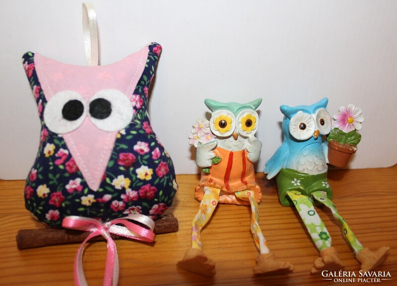 3 owl figurines, decoration