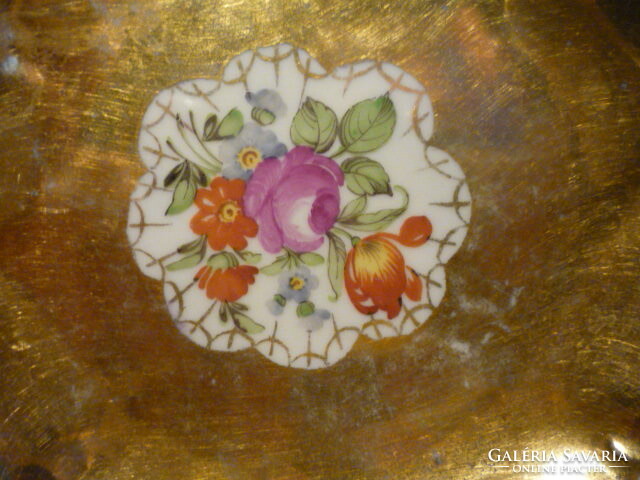 Oscar Schlegelmilch virágos, porcelán kínáló tányér.