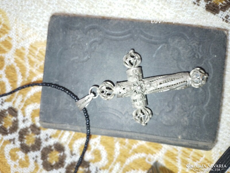 Necklace crucifix