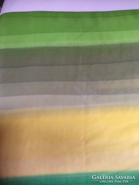 Kézzel festett többszínű selyem kendő
