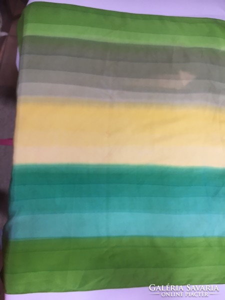 Kézzel festett többszínű selyem kendő