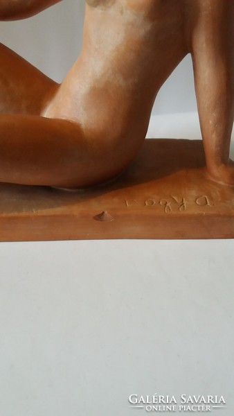 Nagy A.: ülő női akt terrakotta, szignóval és K.K.V. pecséttel 23 cm