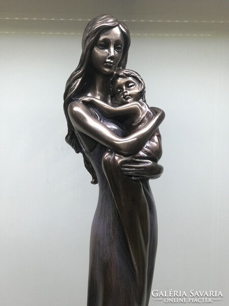Bronze-coated statue of mother and child 34 cm