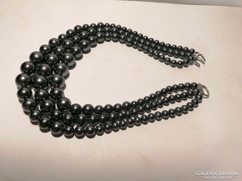 Gray three-row row of bowler beads (233)