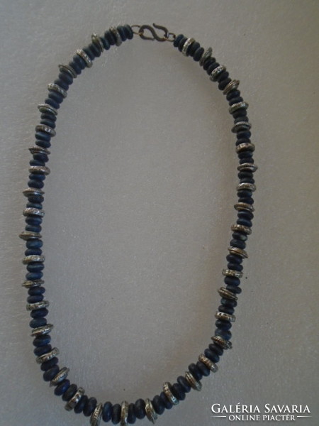 Agátból fűzött l díszített etnikumi kézműves nyaklánc art decó stilusban T ezüst kiegészitővel
