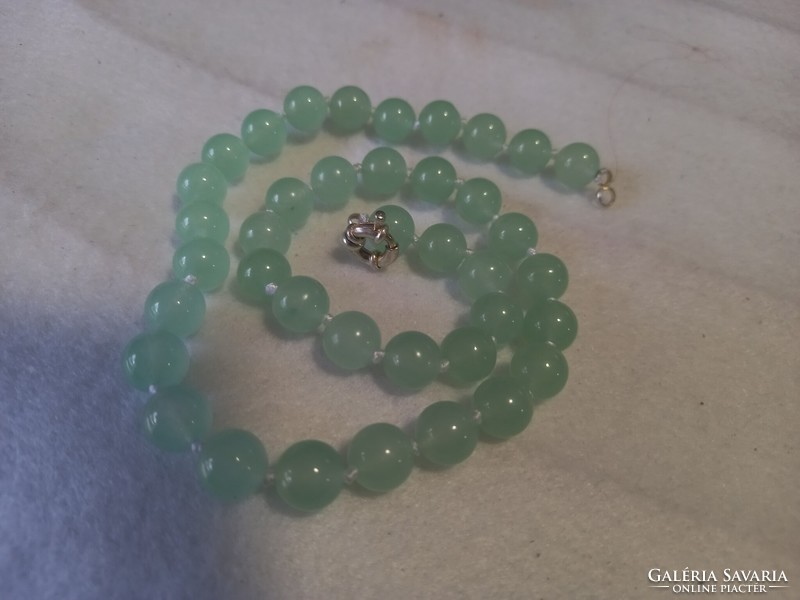 A beautiful jadeite necklace, string of pearls from original top pearls