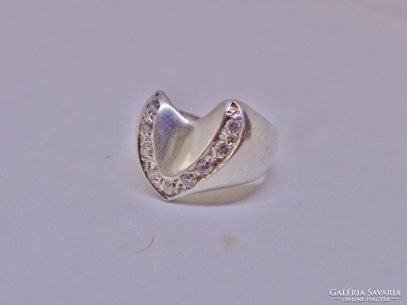 Szép formás köves ezüst gyűrű
