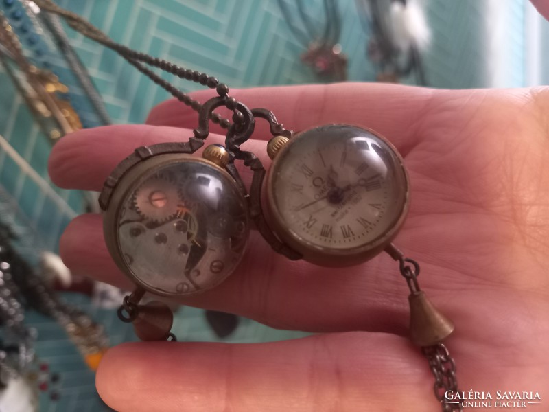 Omega gömb alakú nyaklánc óra/ zsebóra, réz foglalatban, átmérője 3cm