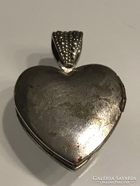 Ezüstözött, fényképtartós, szív alakú medál, 3,5 x 2,8 cm