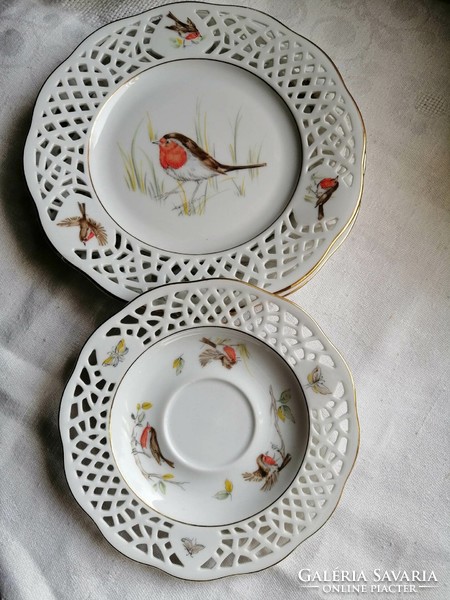 Bird plates with openwork edges