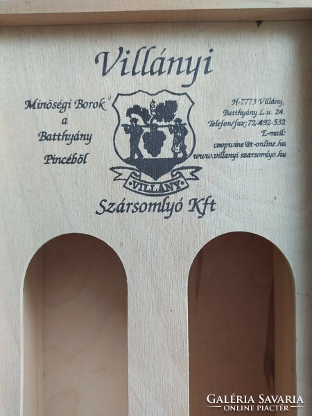 Villányi szársomlyó kft._Batthyány winery double wine bottle holding wooden box,