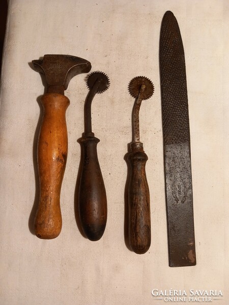 Old shoemaker, leather tools